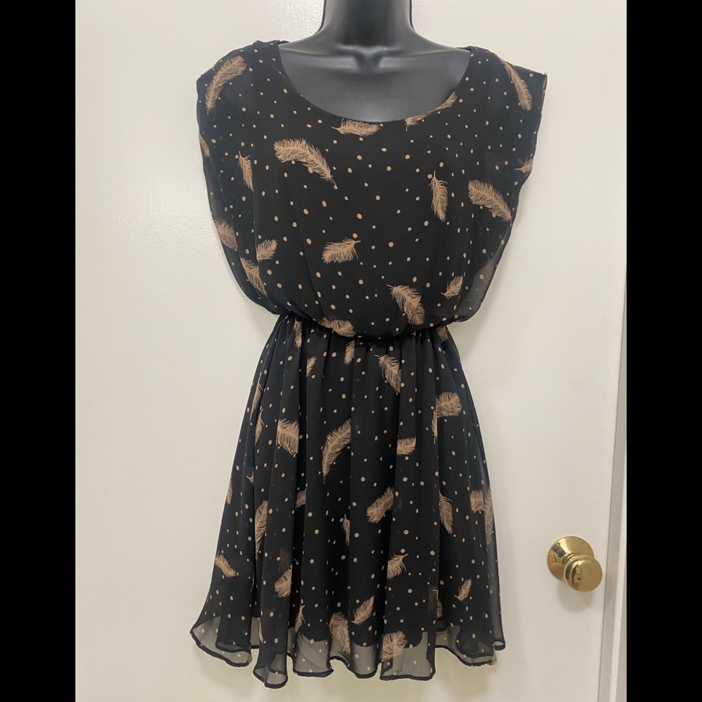 Women’s Lush Feather and Dot Print Dress